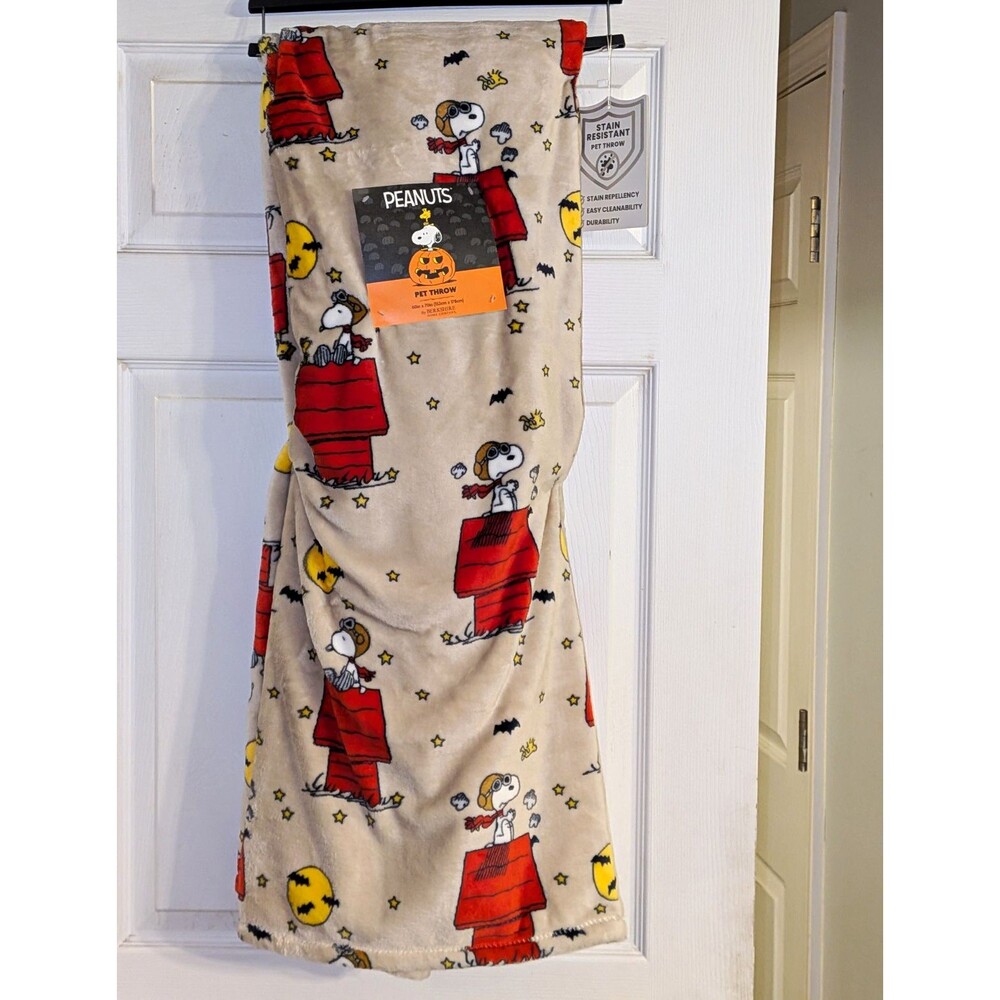 Berkshire Peanuts Halloween Snoopy Woodstock Throw Blanket 60x70 Stain Resistant